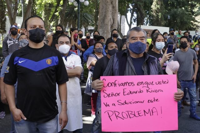 Corta CFE luz en el mercado 5 de Mayo por diablitos; locatarios se manifiestan