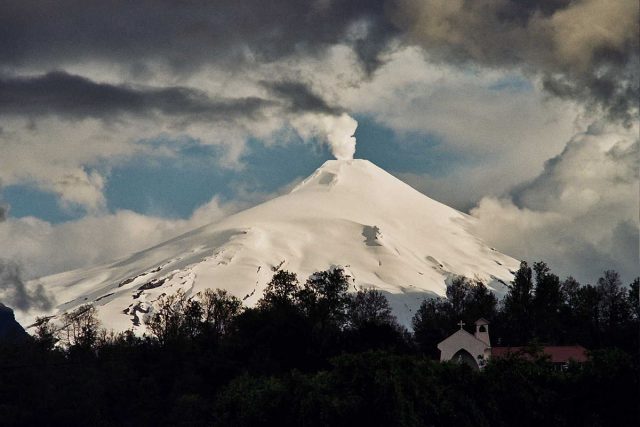 Dos fallecidos deja avioneta que cayó en cercanías del Volcán Villarrica