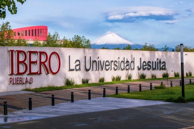 Implementa Ibero ruta universitaria con unidad eléctrica