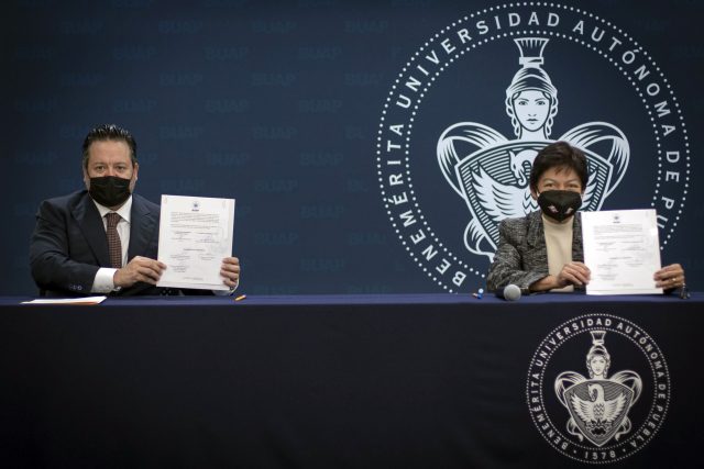 BUAP y Grupo Estrella Roja firman convenio en favor de la movilidad de los universitarios