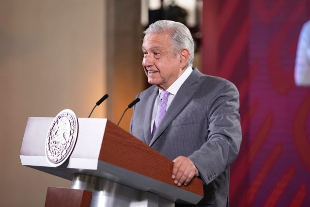 Afirma AMLO que su meta es rehabilitar hospitales, dar atención universal y gratuita en salud