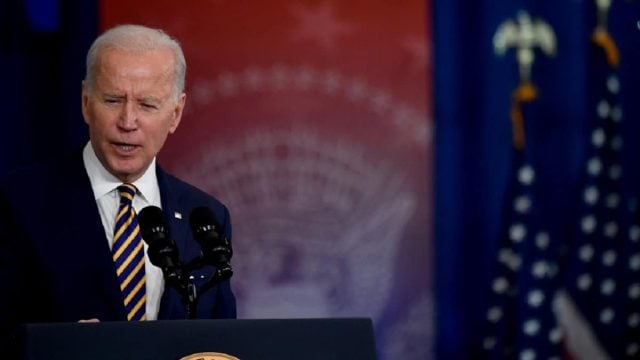 Biden acusa a Rusia de cometer atrocidades en Ucrania; elogia a Zelenski por discurso