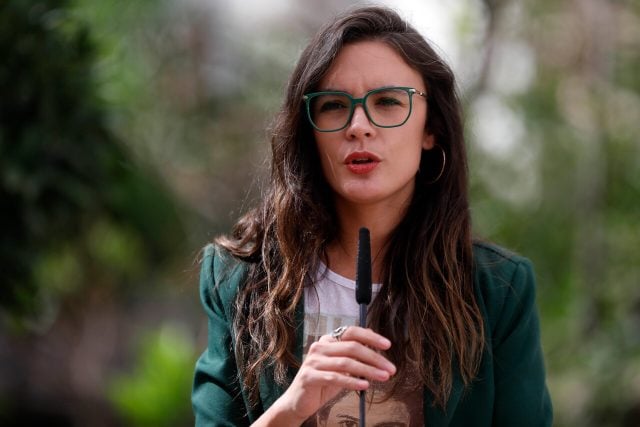 Ministra Camila Vallejo sobre quinto retiro: «Una cosa es acudir a una medida desesperante en un gobierno que no daba muchas alternativas, otra es hacerla una política pública»