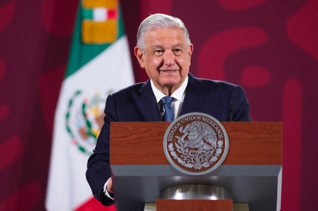 Afirma AMLO que avión presidencial estará en Santa Lucia para su renta