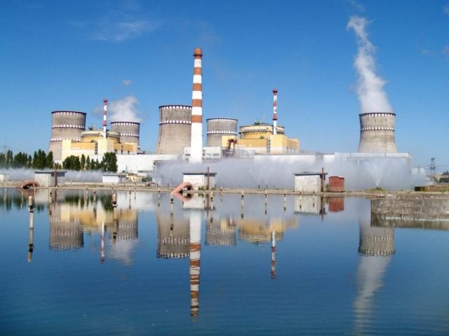 Ejército ruso toma control de planta nuclear de Zaporiyia en Ucrania