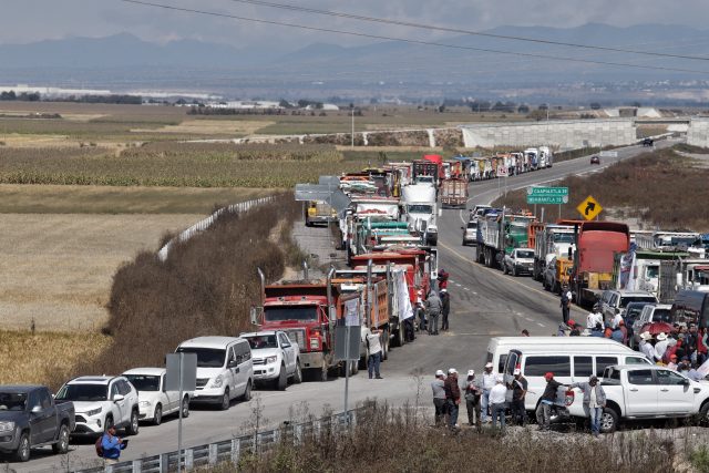 Coalición Regional de Transportistas exige laborar en obras de carretera