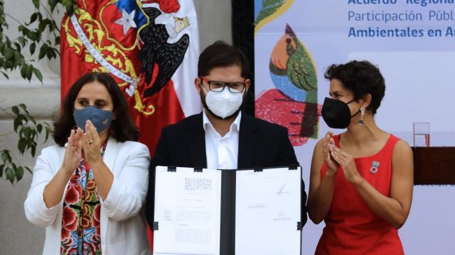 Presidente Boric firmó adhesión de Chile al Acuerdo de Escazú: «Nos hemos demorado más de la cuenta, hoy enmendamos el rumbo porque la vida no puede esperar»