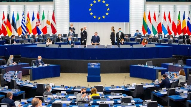 Tras comunicado del Parlamento Europeo, México se defiende: no somos colonia de nadie