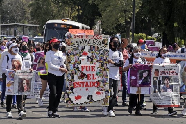 Contingente de buscadoras alza la voz este 8M