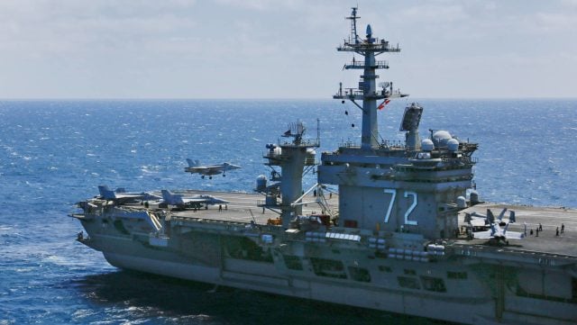 El portaviones estadounidense USS Abraham Lincoln ingresa al mar de Japón en lo que parece una demostración de fuerza