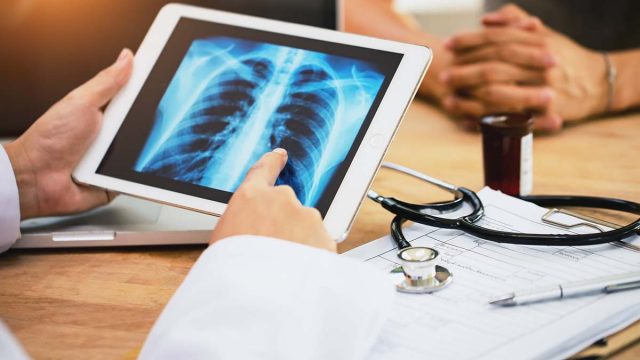 Hallan microplásticos en lo profundo de los pulmones por primera vez