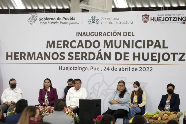 Inaugura Barbosa mercados en Huejotzingo y San Salvador El Seco