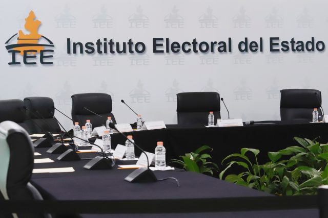 IEE Puebla pide a 9 encuestadoras presentar fundamentos de sondeos