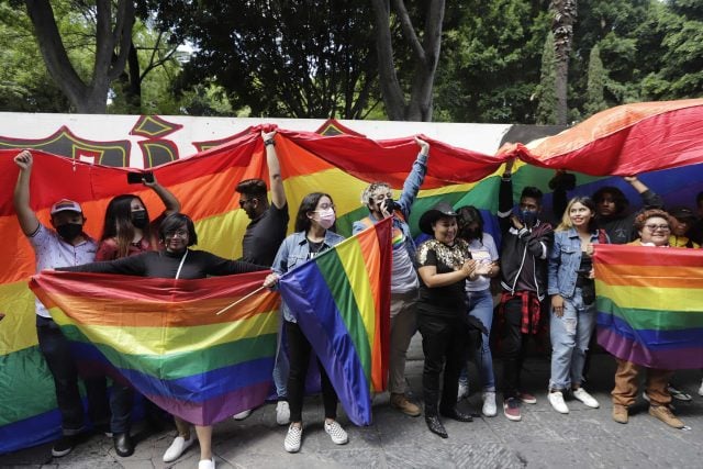 Pese a trabas de Comuna, logra comunidad LGBT permiso para uso del Zócalo