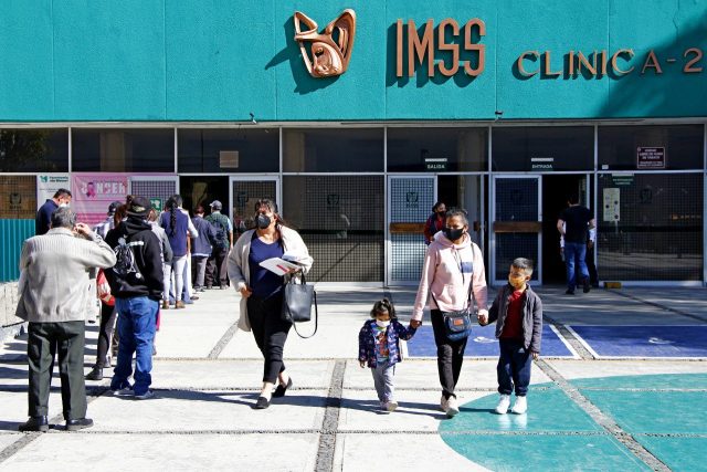 Condena Mario Riestra condiciones de trabajo del IMSS en Puebla