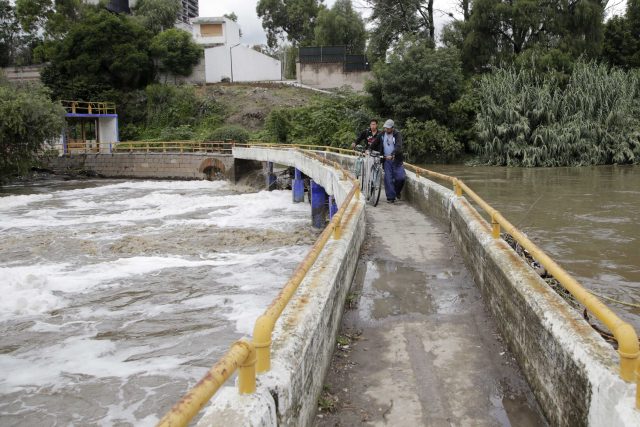 Polución del río Atoyac afecta la economía en 16 millones de dólares