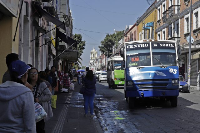 Poblanos “dan confianza” a Eduardo Rivera para rehabilitar calles del Centro Histórico