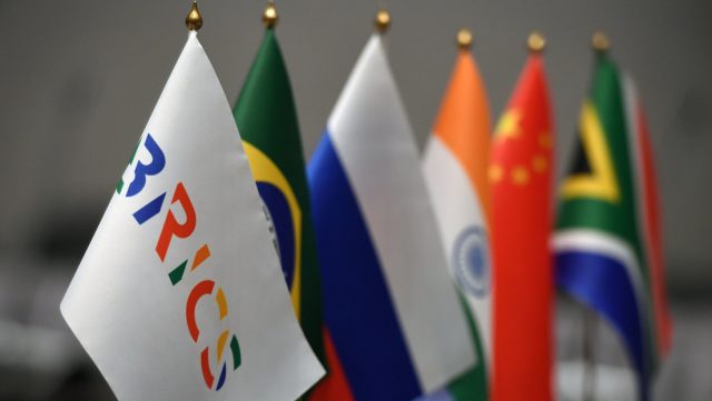 China insta a aumentar cooperación de los BRICS con otros países de mercados emergentes