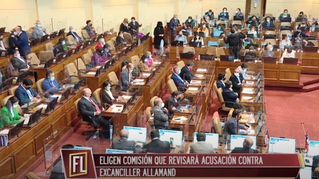 Eligen comisión en la Cámara que revisará acusación contra excanciller Allamand por “abandono del país” durante crisis migratoria