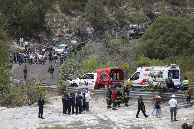 Eduardo Rivera confirma que hay dos muertos tras volcadura en San José El Aguacate