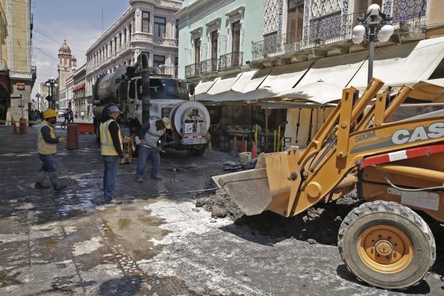 Alcalde evitar dar postura respecto a remunicipalizar el agua hasta reunirse con Barbosa