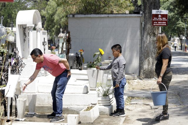 Panteones, tema «muerto» para Eduardo Rivera; hay 16 llenos