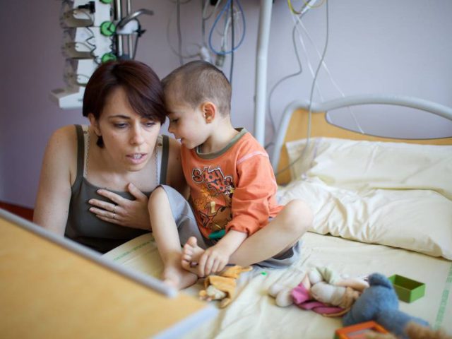 Niño en hospital