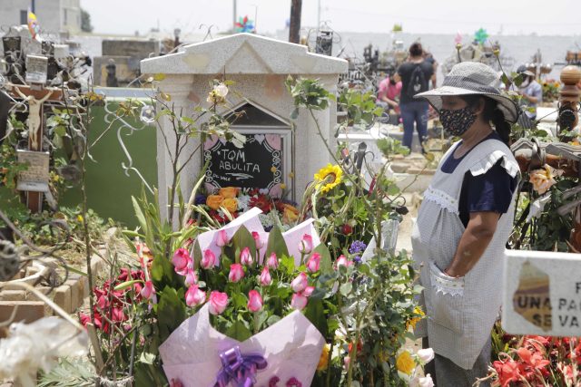 Anuncian restricciones en panteones para el Día de las Madres