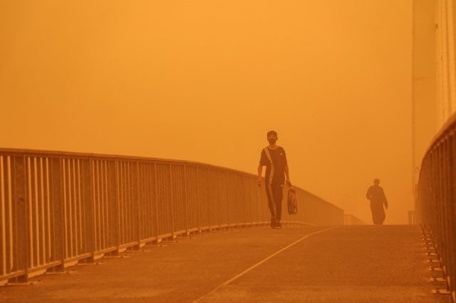 Más de 2 mil personas son hospitalizadas tras tormenta de arena en Irak