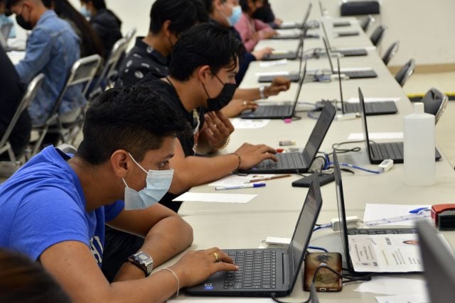 Desde sus hogares, aspirantes con covid realizan examen BUAP