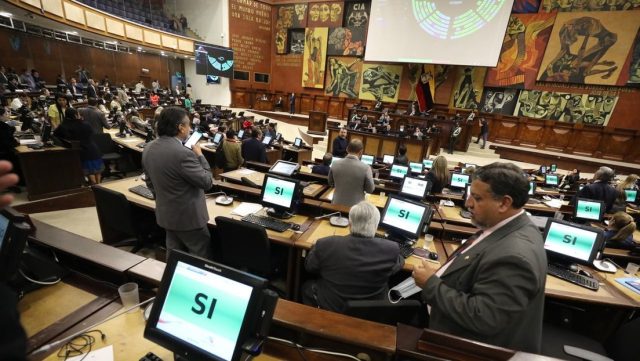 Ecuador: ¿En qué consiste la ley que regula el uso legítimo de la fuerza y por qué algunos legisladores se abstuvieron a aprobarla?