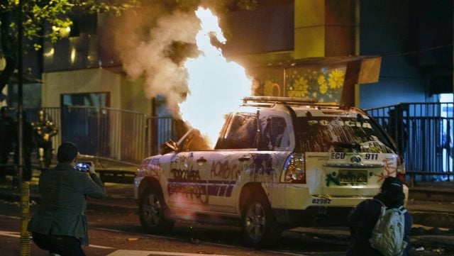 Exigen la liberación del líder indígena Leonidas Iza: Fuertes enfrentamientos entre policías y manifestantes en Ecuador