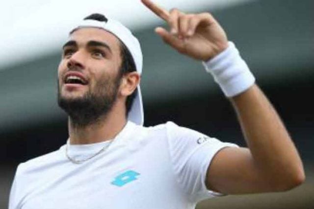 Tenista Matteo Berrettini avanza a las semifinales en torneo de Queens