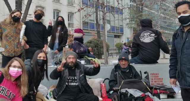 Personas en situación de calle junto a integrantes de Fundación Nuestra Calle