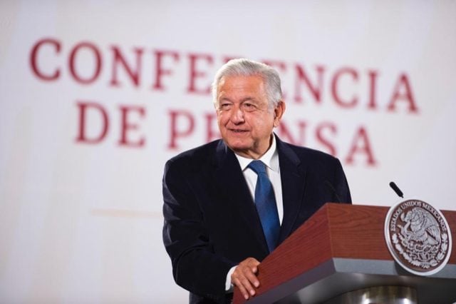 “Indigna y ruin”, la campaña contra Petro en Colombia: AMLO