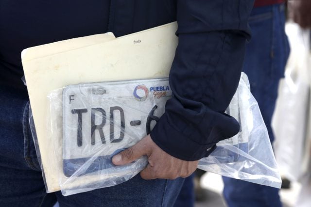 Descarta Barbosa sancionar automovilistas que no canjeen placas