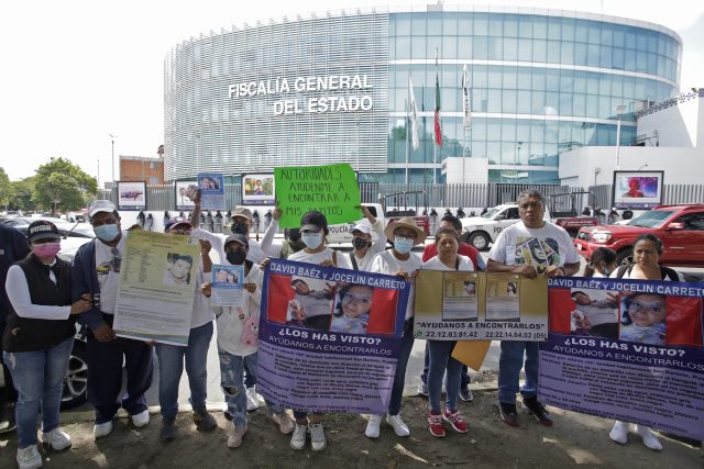 Marchan familiares de David y Jocelin para solicitar apoyo en su búsqueda