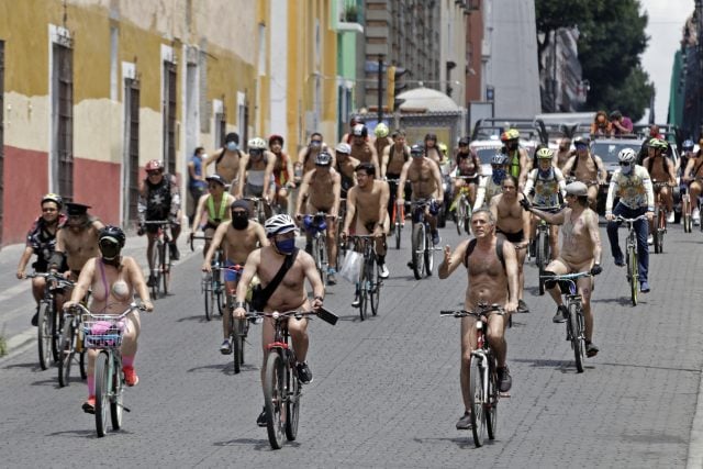 ¡Arriba y pedalea! World Naked Bike Ride desnuda las calles de la ciudad