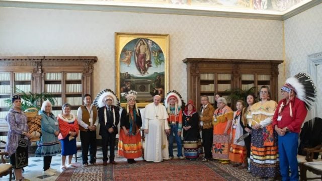 Papa Francisco pide perdón a la población indígena canadiense por la represión ejercida a niños