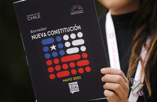 Cuidados y transformaciones sociales para la corresponsabilidad: ¿Qué dice la propuesta constitucional?