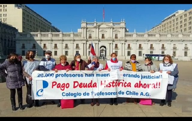 Miles de profesores han fallecido esperando el pago de la deuda histórica