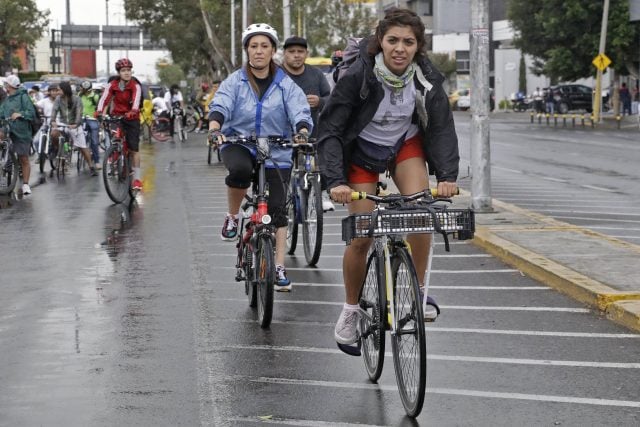 ¡Gritando y girando! Ciclistas y patinadores se unen para exigir movilidad segura