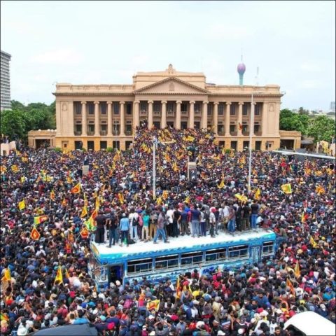 Incendian la residencia del primer ministro de Sri Lanka