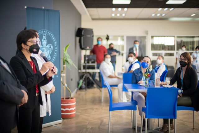 Estrena Hospital Universitario de Puebla cafetería