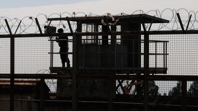 Investigarán a gendarmes que habrían vendido celulares al líder del Tren de Aragua: Le incautaron los equipos al interior de la cárcel