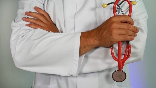 Más de mil médicos llaman a votar apruebo