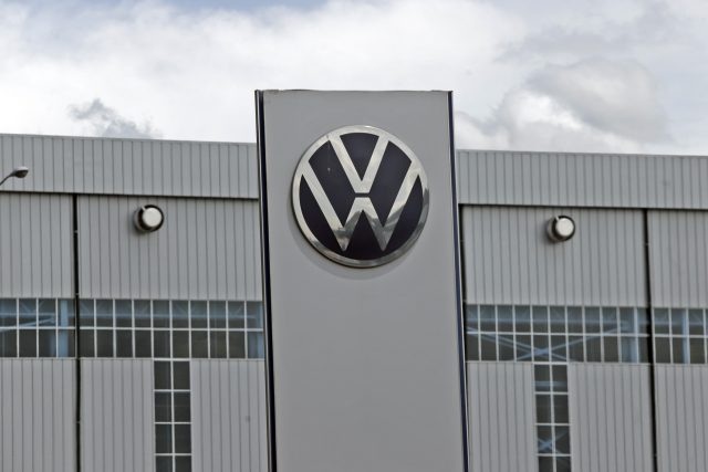 Trabajadores de VW votarán aumento salarial del 10.59 % el 30 de agosto