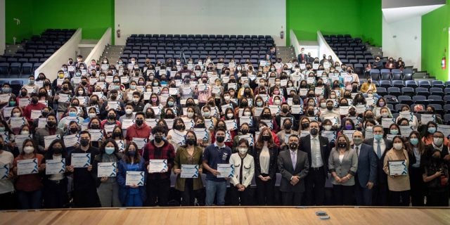 BUAP otorga 440 becas a estudiantes