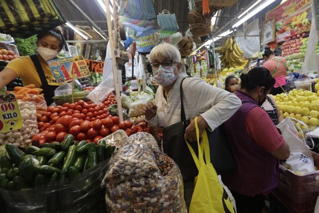 Se va funcionario municipal tras denunciar «cobro de piso» en mercados