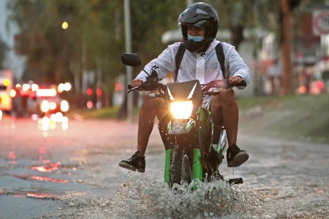 «Kay» avanza como huracán categoría 1 por Manzanillo